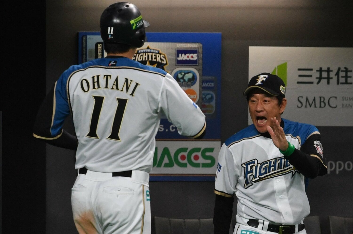 2016年日本シリーズでの大谷と栗山監督　©Hideki Sugiyama