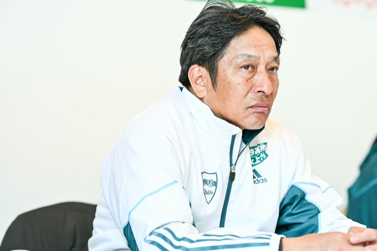 5区に走り出す前の黒田にリラックスのためのアドバイスをかけていた原監督 ©Nanae Suzuki