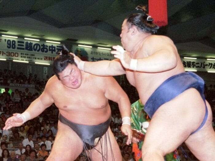 大相撲なのに「まるでヘビー級ボクシング」…17発“伝説の張り手合戦”はなぜ起きた？ 22歳元ケンカ番長・千代大海に武双山26歳は「キレました」＜Number Web＞ photograph by Sankei Shimbun