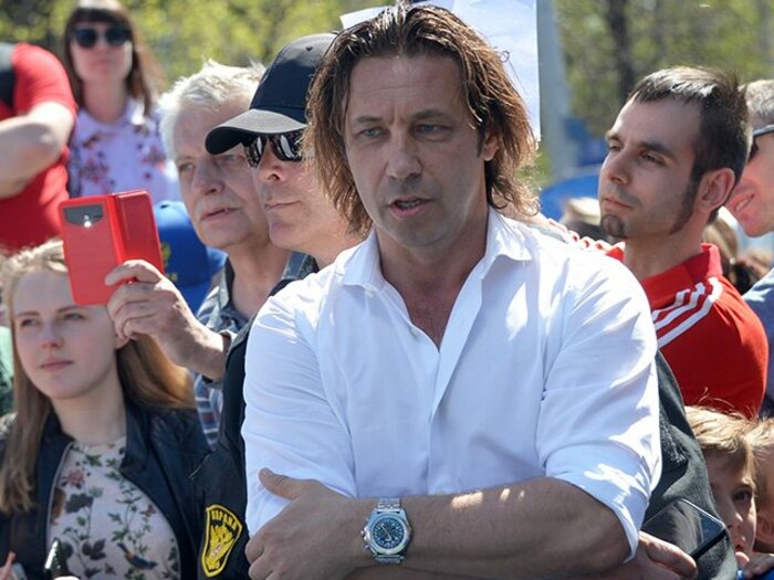 ロシアの皇帝モストボイの今は……プルシェンコとアイスホッケー!?＜Number Web＞ photograph by UNIPHOTO PRESS