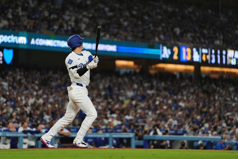 アスレチックス戦の4回、15号本塁打を放った大谷　©︎Shizuka Minami