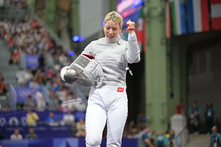 女子サーブル個人2回戦、江村美咲vs.オレナ・クラバツカ　©JMPA