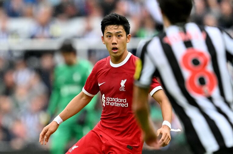 8月18日、リバプールに電撃移籍した遠藤航。8月27日のニューカッスル戦（2－1逆転勝ち）で初先発を果たした ／ photograph by Getty Images