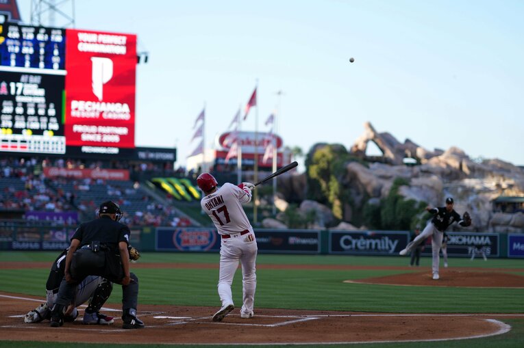 大谷の27号本塁打。この日、自身初となる「登板日のマルチ本塁打」をマークした　©Sipa USA/JIJI PRESS