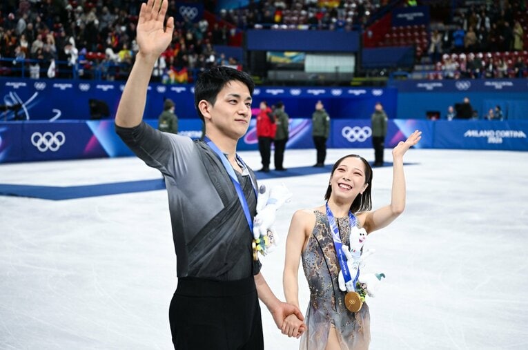 ミラノ五輪で金メダルを獲得したりくりゅうペア。海外報を読み解くと、国内とは少し違った2人の評価が見えてきた ／ photograph by Asami Enomoto / JMPA