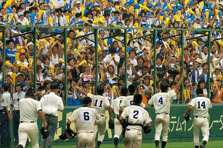 2004年夏の甲子園で、北海道勢初の優勝を成し遂げた駒大苫小牧。偉業が北の大地にもたらしたものとは？ ／ photograph by KYODO