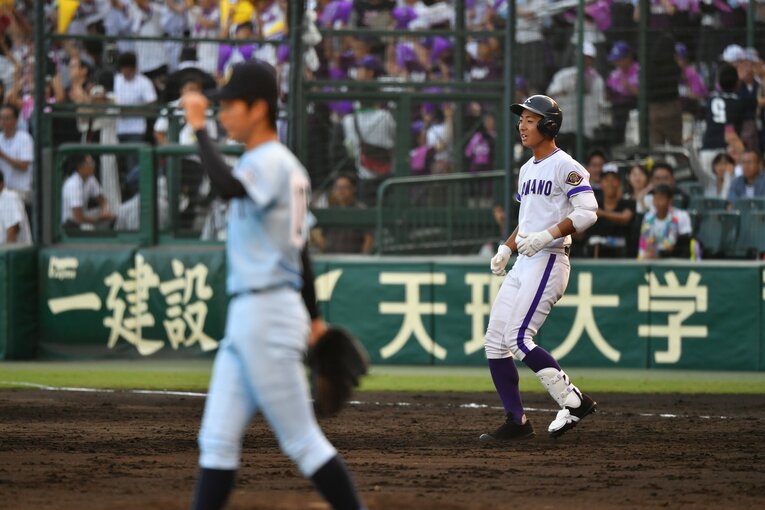 【コマ送りで見る】第100回大会、語り継がれる甲子園の名場面「９回無死満塁から２ランスクイズの決定的瞬間を振り返る　©Hideki Sugiyama