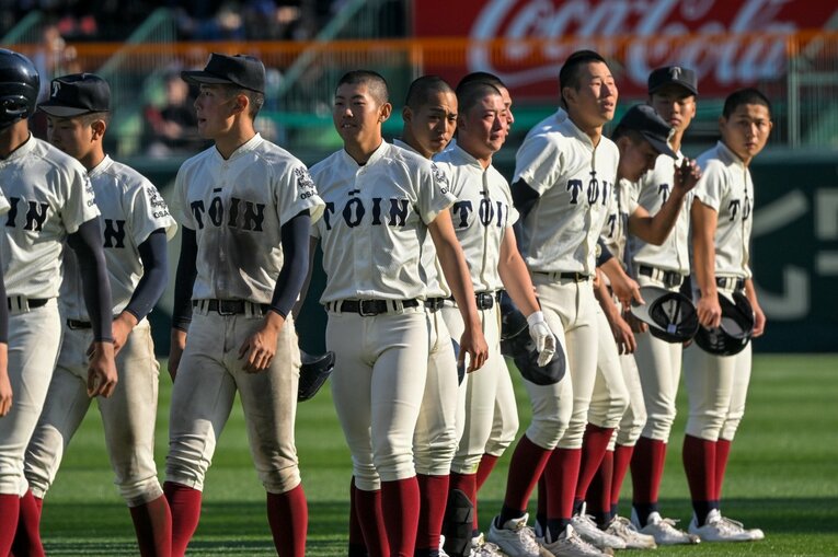 試合終了後、落胆する大阪桐蔭ナインだが……（6／全9枚）©Nanae Suzuki