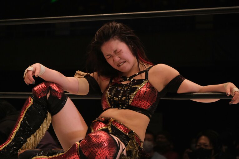 「ジュリアvs鈴季すず」はなぜ“最高に映える”タイトルマッチだったのか？ 試合直後の“姉妹”が明かしたそれぞれの「25分4秒」(110)