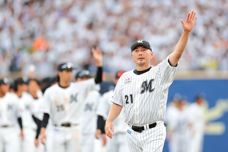 2年目を迎えた指揮官が振るタクトに期待は高まるばかりだ　©︎JIJI PRESS