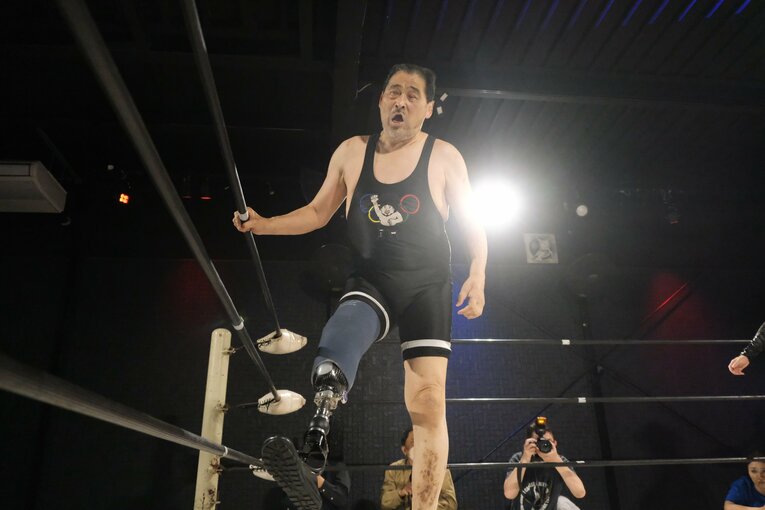 2019年に右足を切断し、現在は“義足のレスラー”としてリングに上がる　©Norihiro Hashimoto