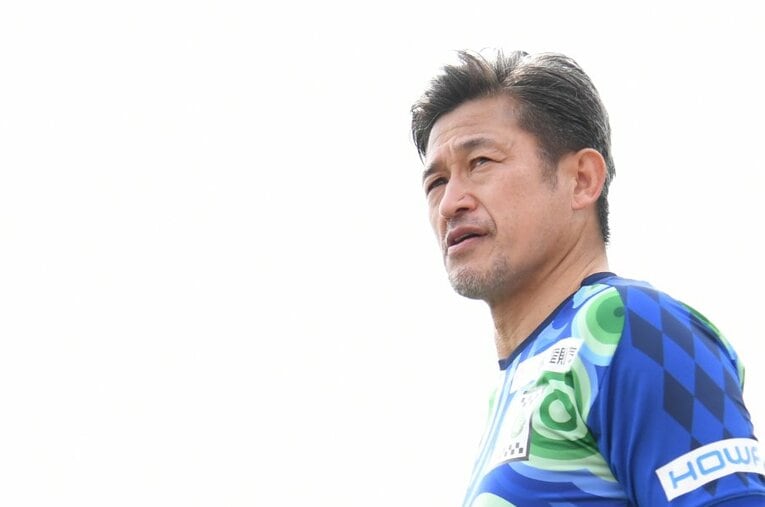 55歳の三浦知良（鈴鹿ポイントゲッターズ）は3月13日のJFL開幕節にスタメン出場し、65分間プレー。アマラオが保持していたJFLの最年長出場記録（43歳9日）を大幅に更新した ／ photograph by Masashi Hara