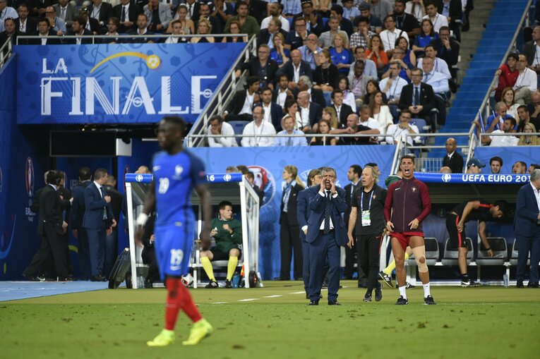 【クリロナ伝説】監督以上に監督っぽい　©Takuya Sugiyama