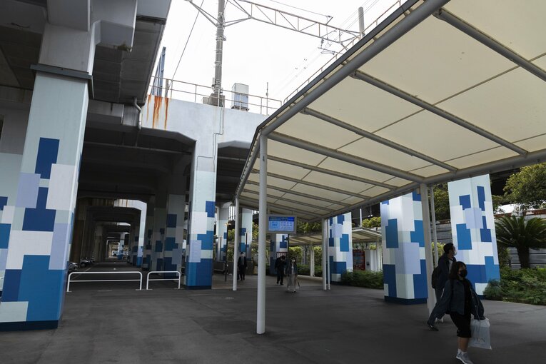 ららぽーとっぽいブルーの柱 