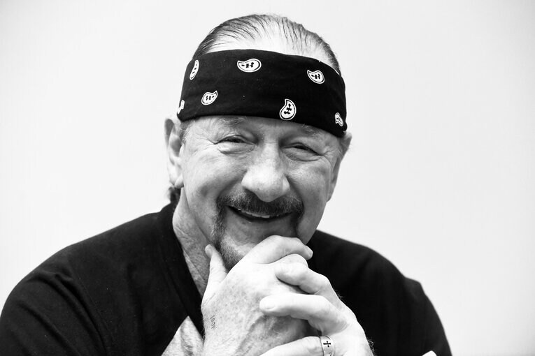 優しげな笑みを浮かべるテリー・ファンク