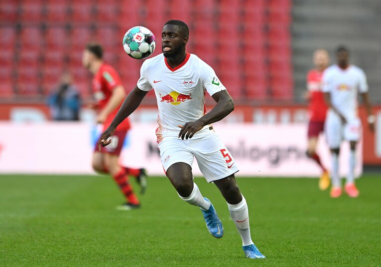 バイエルンへの移籍が決まったダヨ・ウパメカノも数年前までオーストリア2部でプレーしていた©Getty Images