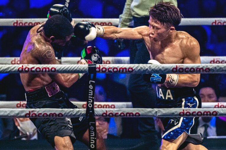 スーパーバンタム級王者のフルトンに8回TKOで完勝をおさめた井上尚弥。その強さの秘密を元世界王者の飯田覚士が徹底解剖する ／ photograph by Takuya Sugiyama