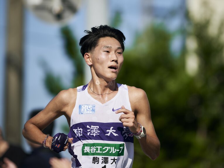 出雲駅伝では國學院大・平林とのアンカー対決に敗れる格好になった篠原（4年）だが、今回の全日本では7区でその平林を上回るタイムで区間賞　©Yuki Suenaga
