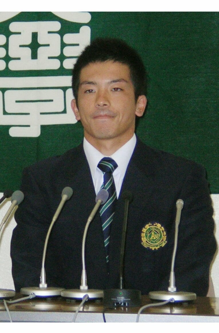 2005年11月、ソフトバンク入団を表明する亜細亜大時代の松田宣浩　©KYODO