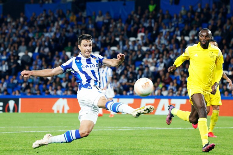 “クボコールに応えるヘディングアシスト”だけでない久保建英の強み 「自信に満ちる右サイドでの落ち着き」をELで撮った(53)