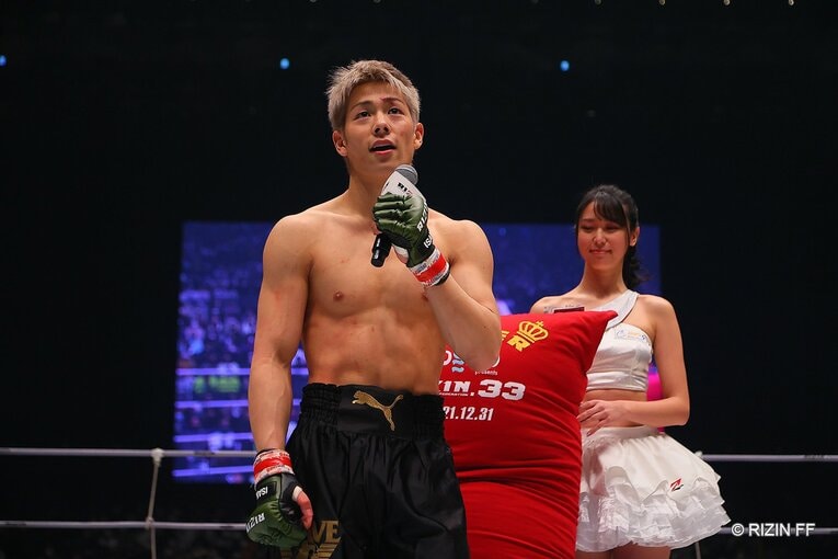 三浦孝太「格闘技でキングに」 サッカーボールキックで勝利した“カズの息子”の実力は本物か？ RIZINデビュー戦で見せた“明らかな才能”とは(11)