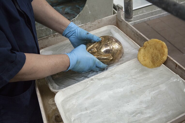 W杯トロフィー「門外不出の製造過程」を特別に撮った…4代目女性社長いわく「情熱が工房の隅々にまで息づいています」(21)