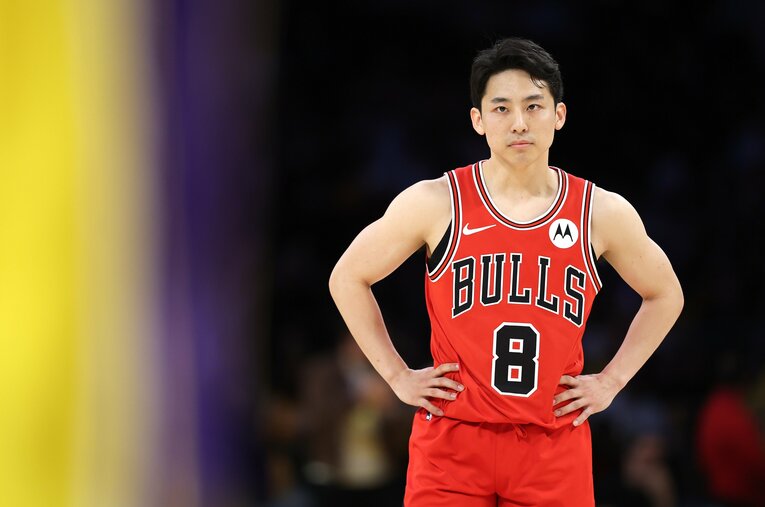 シカゴ・ブルズとツーウェイ契約を結んでいる河村勇輝（25歳） ／ photograph by Sean M. Haffey/Getty Images