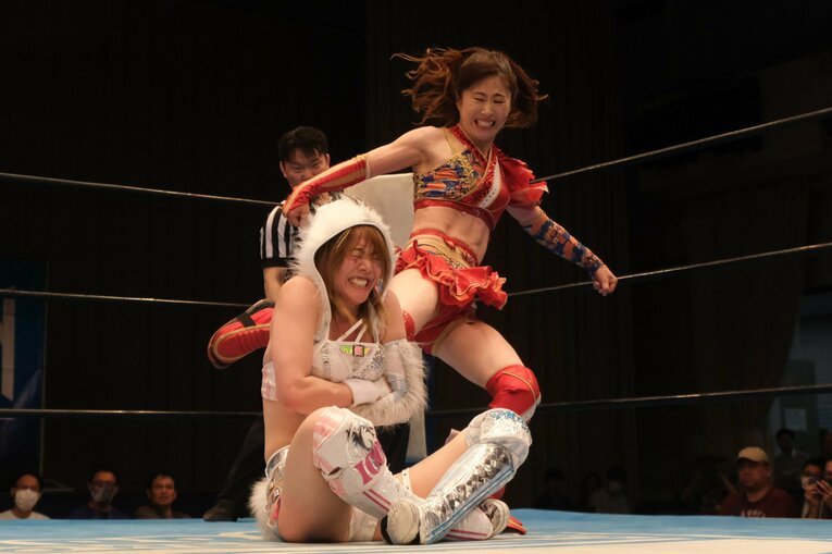 「燃え尽き症候群」から岩谷麻優が迎えた“キャリアで一番のピーク”…右ヒジ脱臼まで続いた藤本つかさとの“最高峰の女子プロレス”(29)