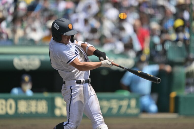 浅野の2打席目。バックスクリーンへ　©Hideki Sugiyama