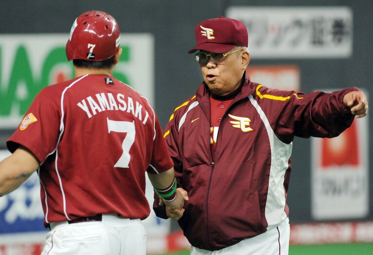 山﨑は野村監督との出会いによって輝きが蘇った　©︎JIJI PRESS