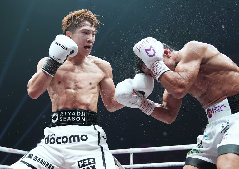 井上尚弥の強烈な左フック　©Naoki Fukuda