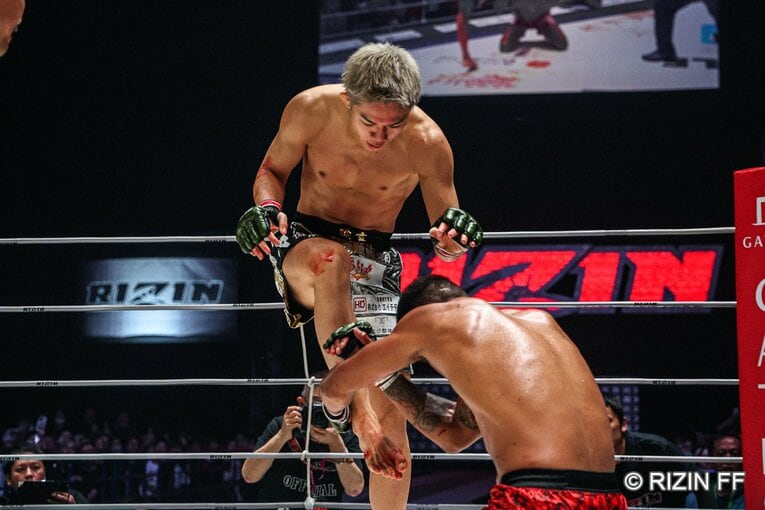 秋元強真vs.パッチー・ミックス　©RIZIN FF