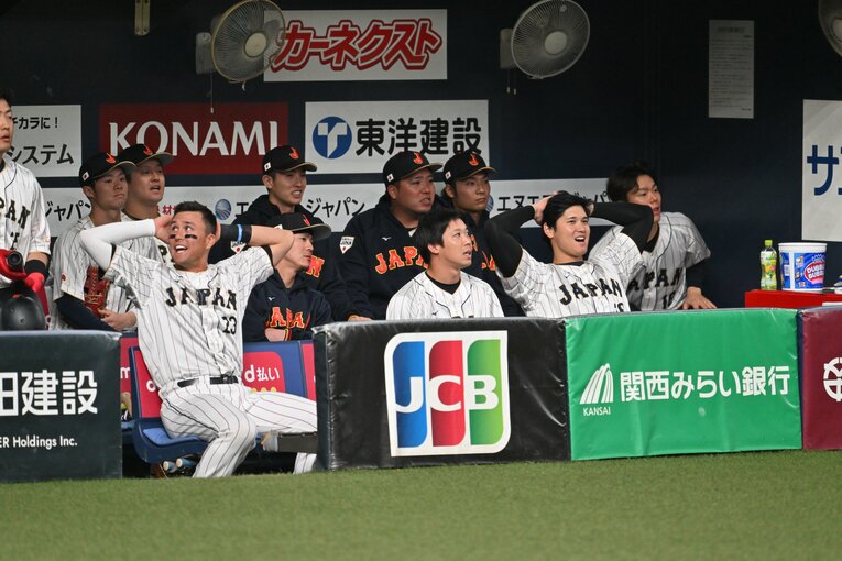 落ち着いて観戦中も…　©Naoya Sanuki