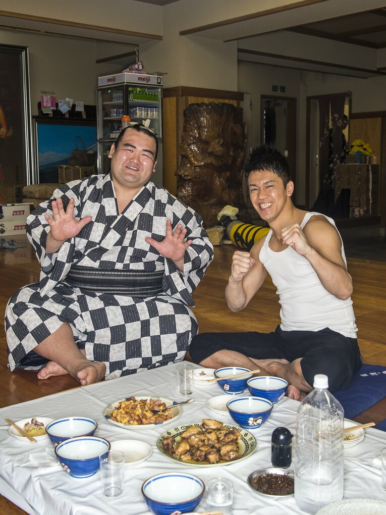 雑誌の対談企画で武井壮と　©BUNGEISHUNJU