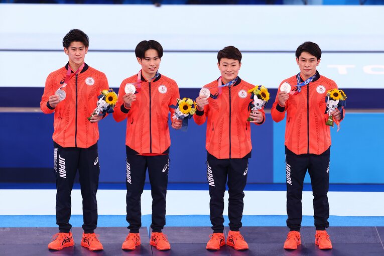 “内村のいない”体操日本代表は世界の頂点にどう近づいた？ 1年前に「3番手」と評された“平均21.5歳の4人”の急成長(12)