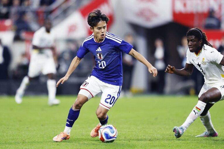 新ユニホームを着用した11月の代表戦でアシストをマークした久保　©Daisuke Nakashima