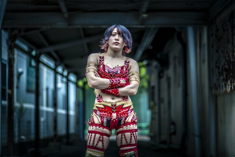 《特別グラビア》スターダム林下詩美が語る“女王ではない今”の自由さ…話題の“中野ぅたみ”も登場「かわぃぃことしかとりぇがなぃんですぅ」(53)