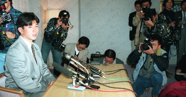 野茂英雄の会見直前、近鉄は球団旗を外した…「メジャー挑戦」電撃発表 