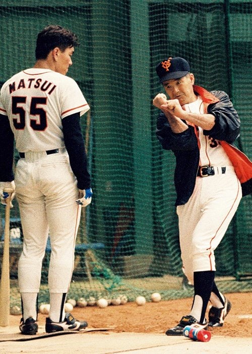 1993年、新人の松井を指導する長嶋監督。13季ぶりに監督に復帰し、「この手で是非育ててみたい逸材」と松井の獲得を熱望していた