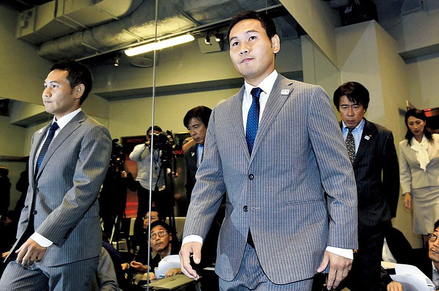 プロ・アマの壁を破った高山勝成、2年後への挑戦。~ボクシングで元プロの五輪出場が可能に~<Number Web> photograph by KYODO