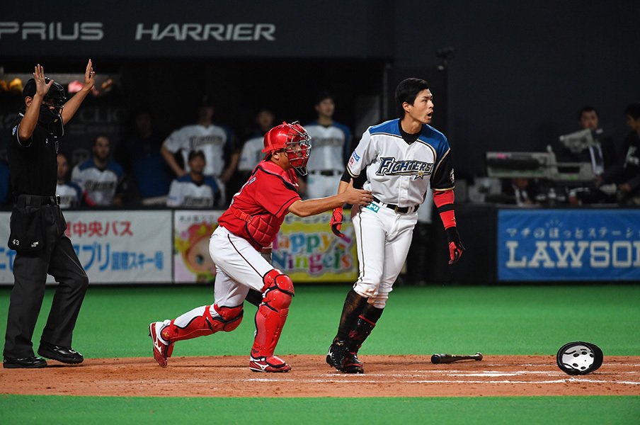 “活字野球”で味わう日本Sとドラフト。プチ鹿島10月のスポーツ新聞時評。<Number Web> photograph by Hideki Sugiyama