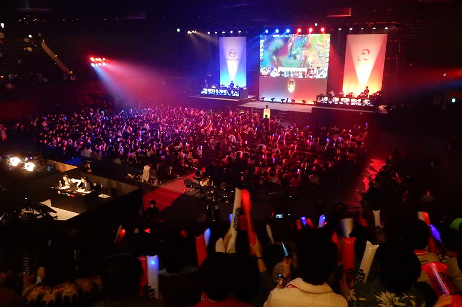 eスポーツが日本で急拡大する3要因。「○○離れ」した若者を吸収中!?<Number Web> photograph by Negi Yagi