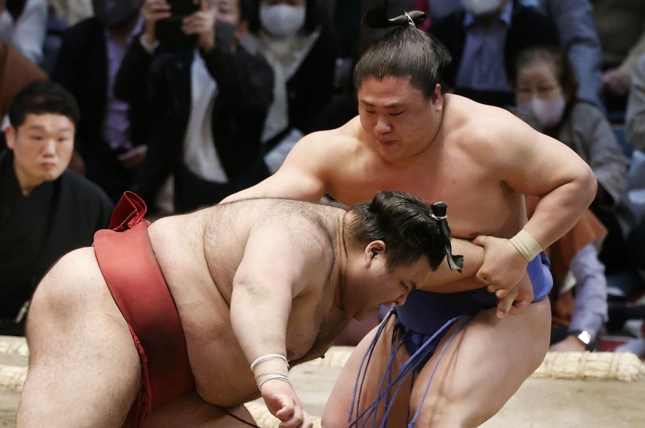 “ご意見番”武蔵丸がビシッと指摘「若隆景をみんな絶賛するけど、他のお相撲さんの動きが遅いね」「御嶽海はビッグマウスなんだよ(笑)」<Number Web> photograph by KYODO