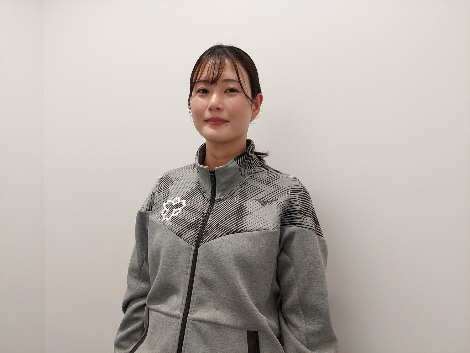 現在の西澤さん。双子の姉とともに初代チームで活躍し、いまは日体大女子駅伝チームのコーチを務める　©NumberWeb