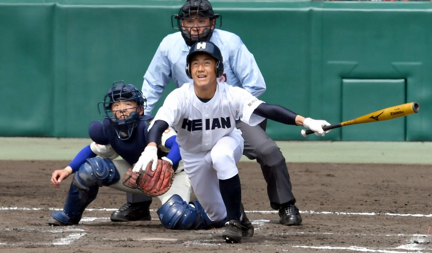 2年春の選抜大会。盛岡大付との6回に2点タイムリーを放った龍谷大平安の西川史礁 ©SANKEI SHIMBUN