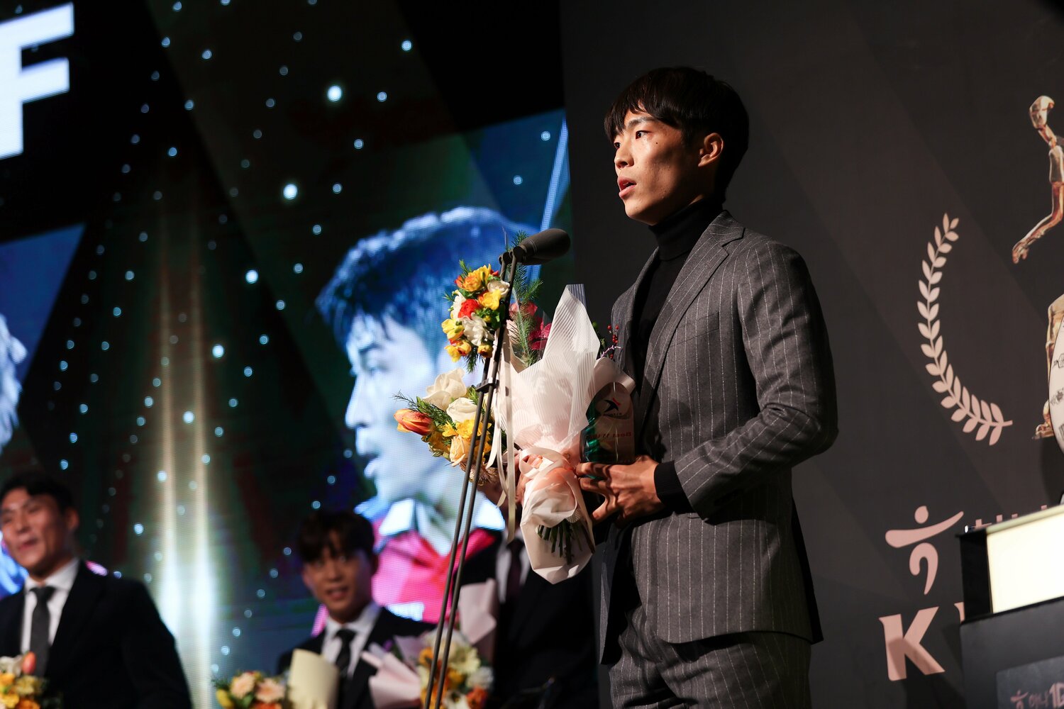 2021年11月、「Kリーグ2 2021授賞式」で年間ベストイレブンに選出された石田　©FA photos