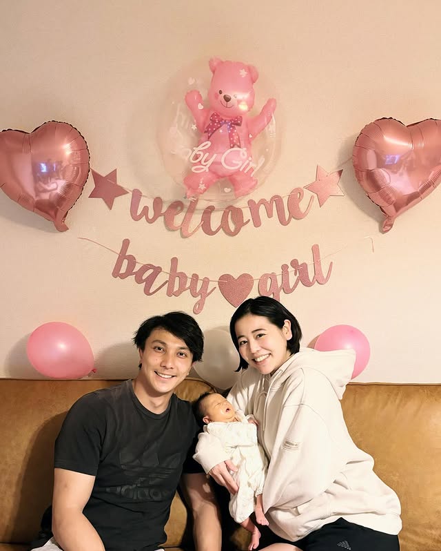 プロラグビー選手の夫・松井千士と産まれたばかりの娘との家族フォト　©本人提供