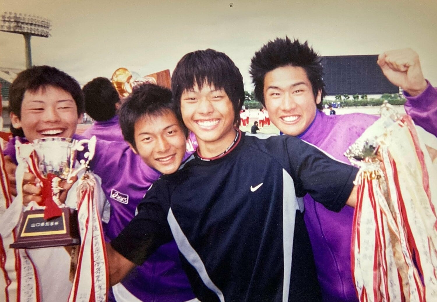 野田（右から2人目）は「別次元のスプリンターだった」と振り返る神田（左から2人目）／取材対象者提供