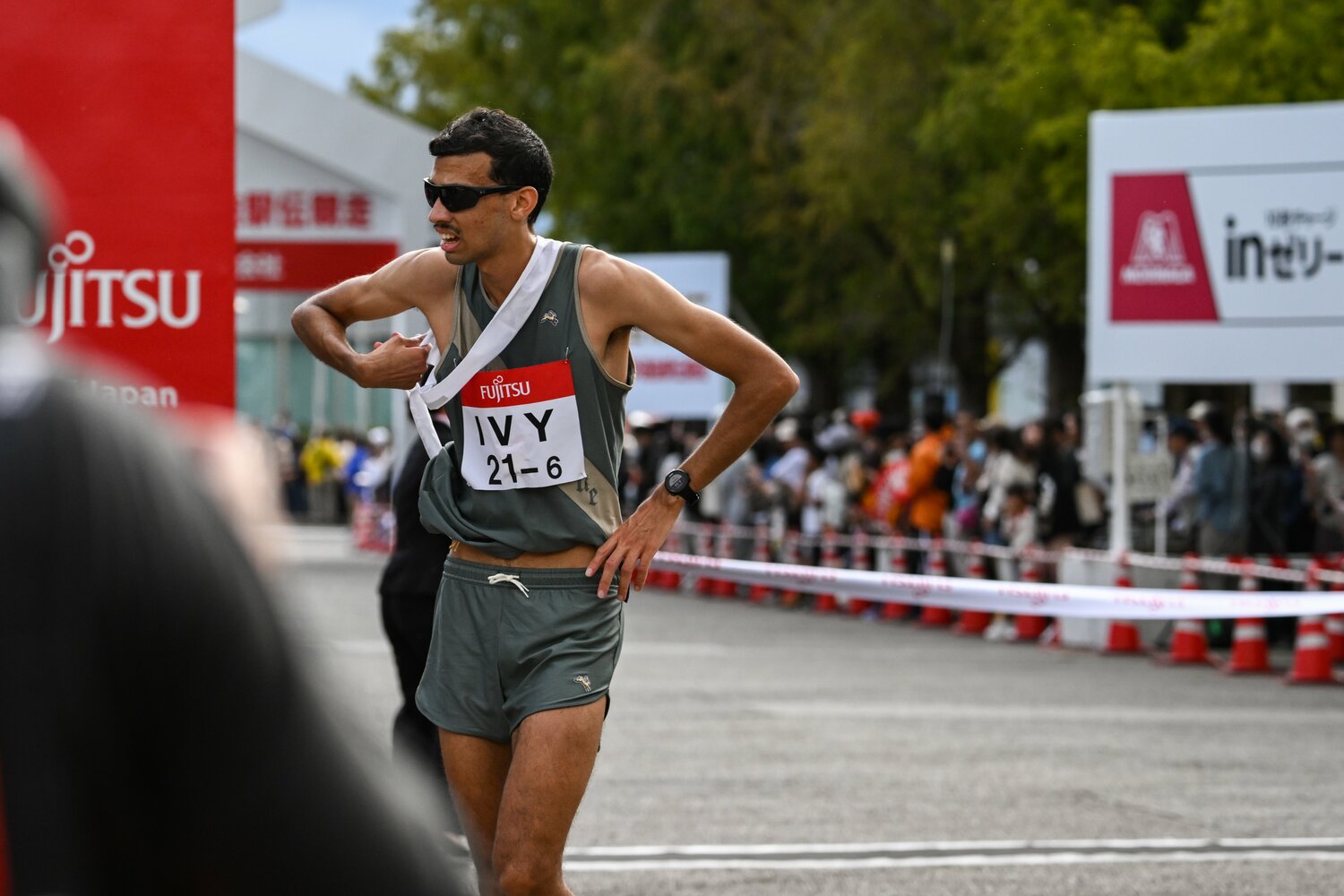 ゴール後の選手。記念出走として楽しむのではなく、監督は結果にこだわっていた　©Nanae Suzuki