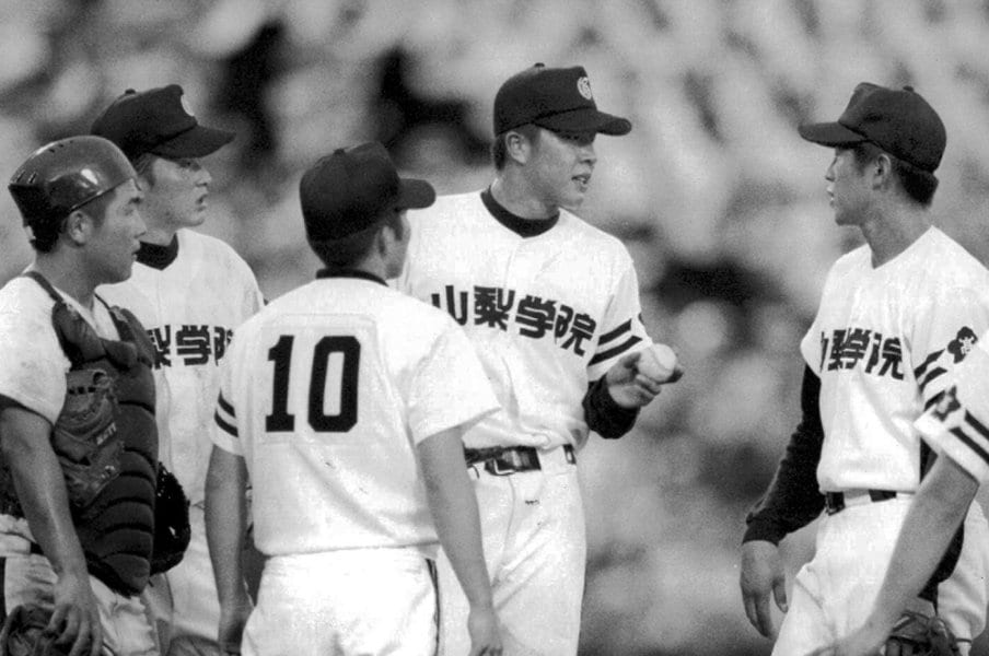 「7回に突然、肩に激痛が…」山梨学院“夏の甲子園初勝利”のヒーローが暗転「命にかえても、と投げ続け」悲劇の“高校ナンバーワン左腕”が歩んだ道＜Number Web＞ photograph by SANKEI SHIMBUN